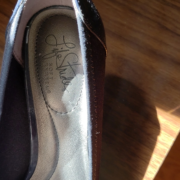 Heels - Picture 2 of 3